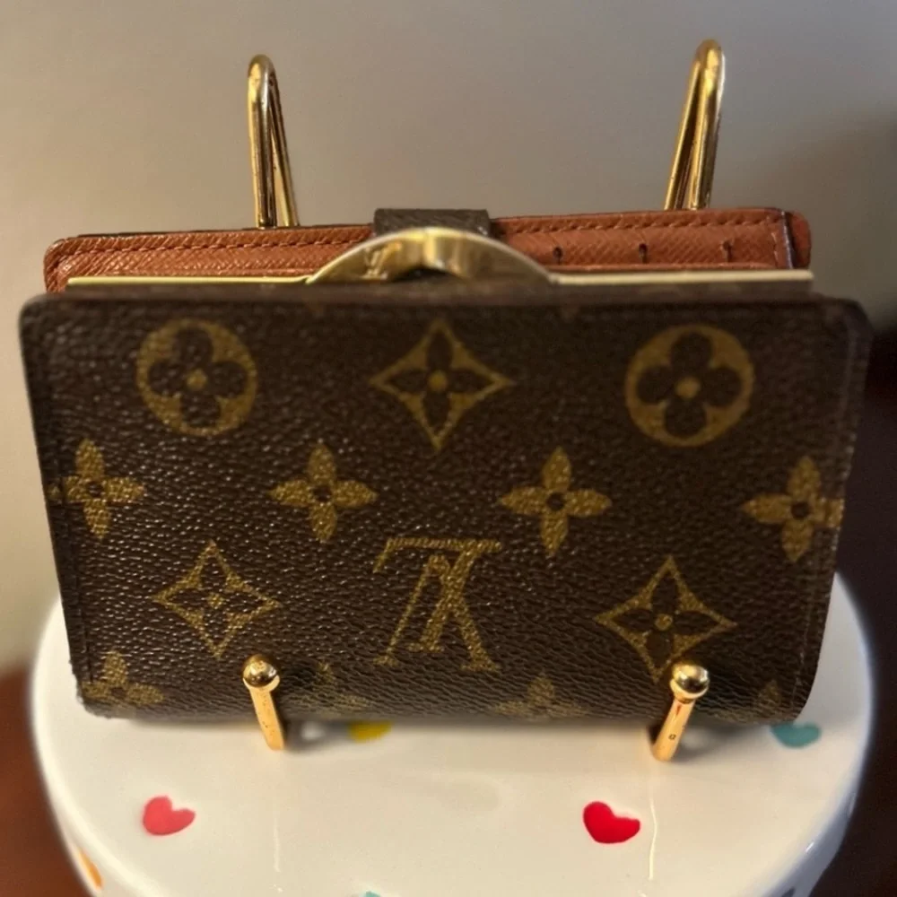 Louis Vuitton Monogram Kisslock Wallet